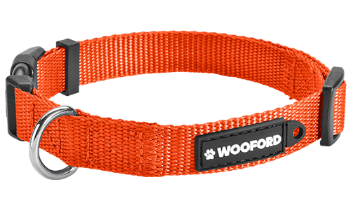Collar ajustable naranja para perros, con anilla metálica en D plateada, cómodo y duradero, hecho de nylon ligero.
