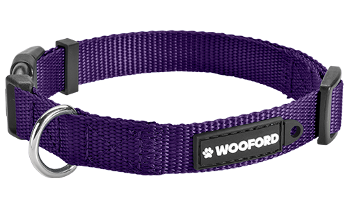 Collar ajustable morado para perros, con anilla metálica en D plateada, cómodo y duradero, hecho de nylon ligero.