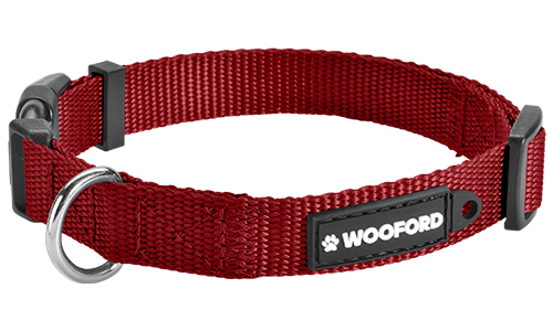 Collar ajustable rojo para perros, con anilla metálica en D plateada, cómodo y duradero, hecho de nylon ligero.