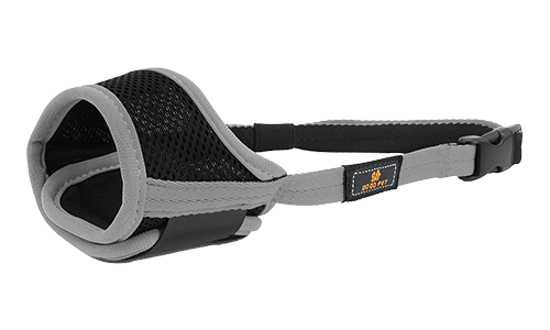 Bozal ajustable acolchado suave para perros Muzzle ajustable para perros con acolchado suave en gris, material de nylon ligero, diseñado para comodidad y ajuste seguro.