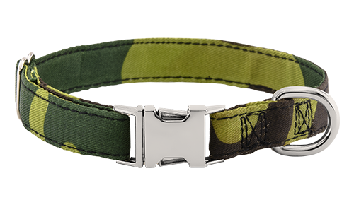 Collar para perros con patrón de camuflaje, hebilla metálica ajustable, 27 - 40 cm de largo, con D-ring para sujeción.