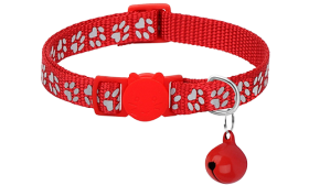 Collar para gato separable reflectante con estampado de huellas Collar para gato rojo con patrón de patas, ajustable y ligero para comodidad, hebilla de seguridad con campanita a juego.
