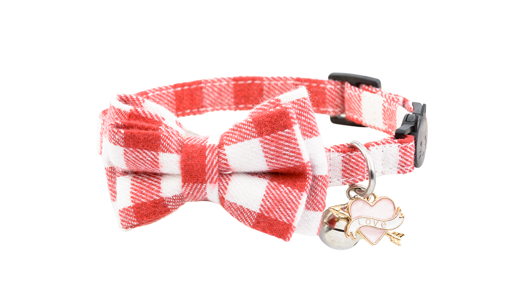 Collar para gato con pajarita, cascabel y corazón Collar de gato con lazo rojo y blanco a cuadros, campana y charm 'love', tejido suave y ajustable para comodidad.
